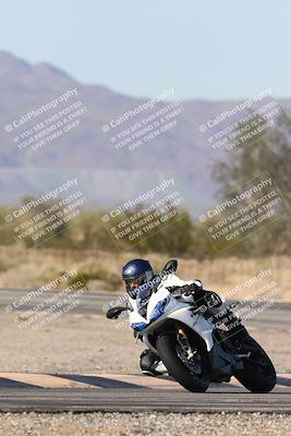 media/Dec-01-2025-Moto Forza (Mon) [[2daa91e15f]]/3-Beginner Group/Session 3 (Turn 3)/